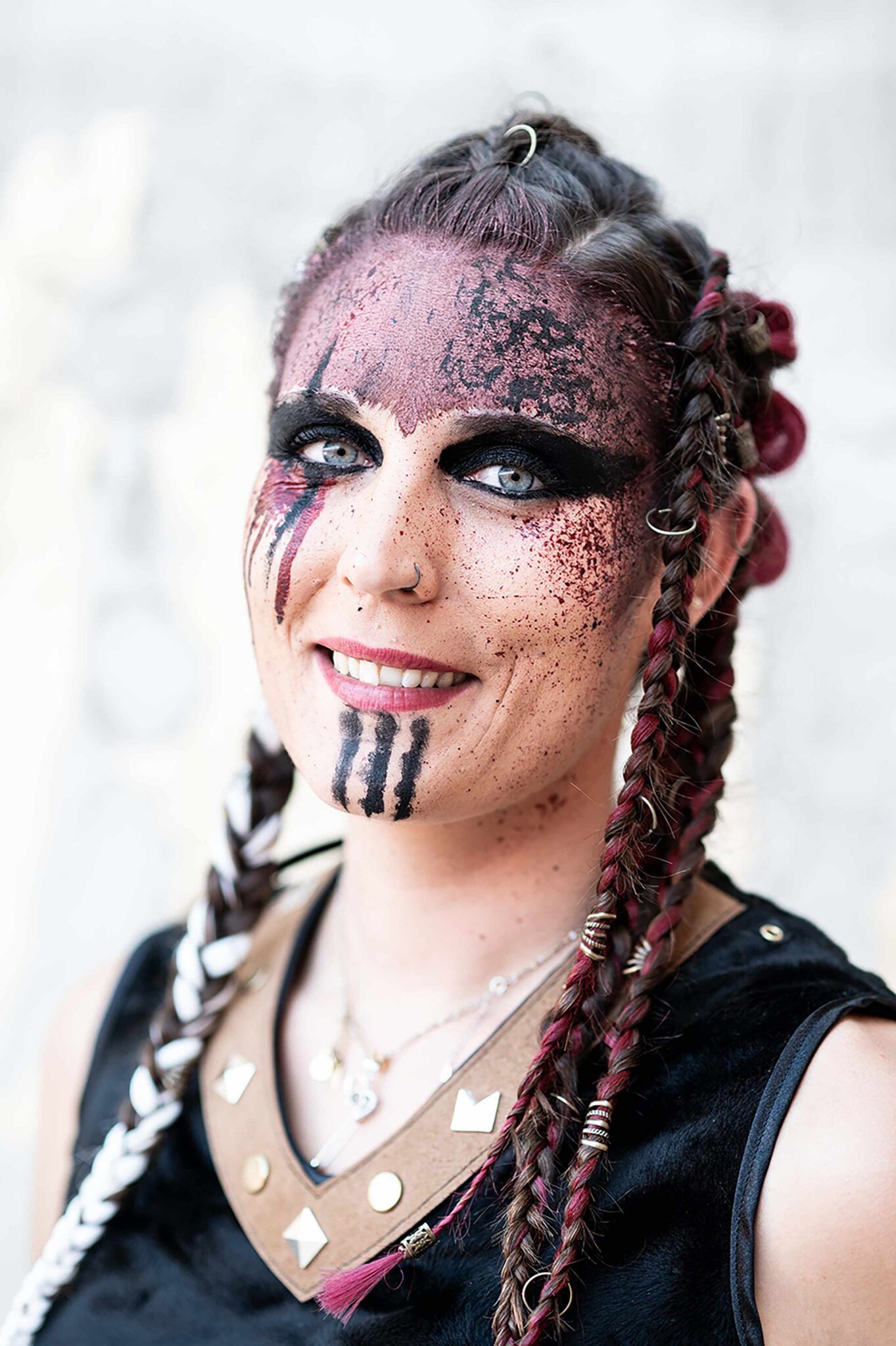 moros i cristians en albaida maquillage preparació entrada 9 octubre muntanyesos filaes
