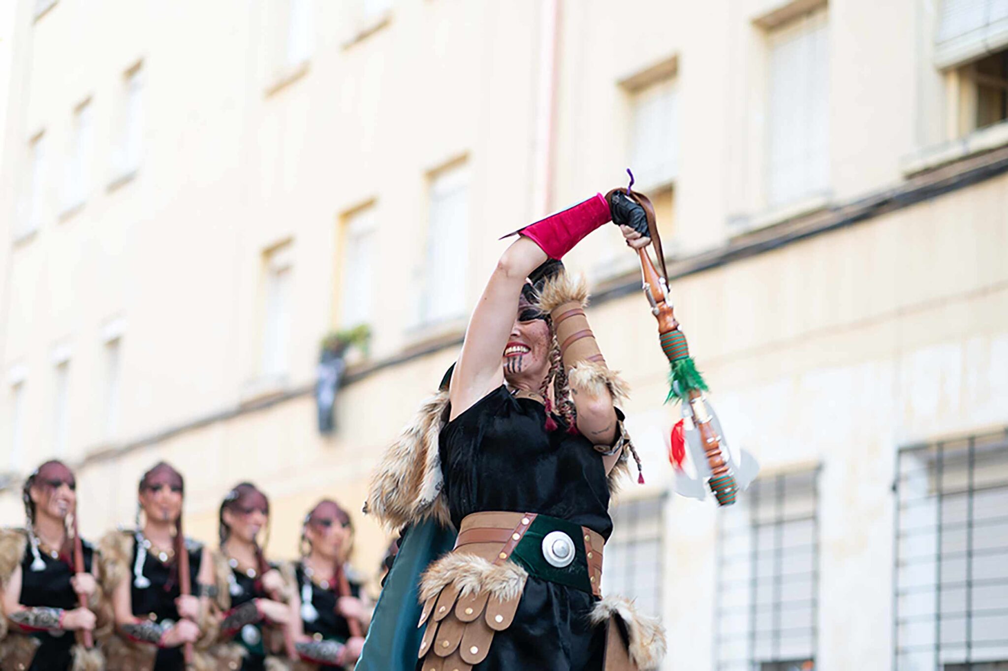 moros i cristians en albaida maquillage preparació entrada 9 octubre muntanyesos filaes