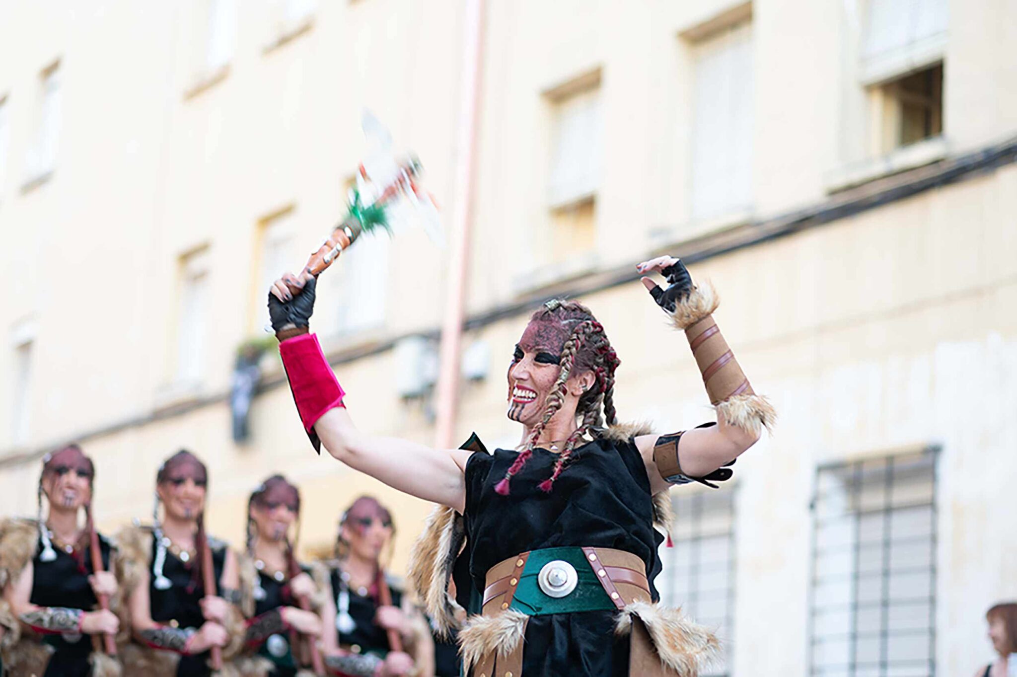 moros i cristians en albaida maquillage preparació entrada 9 octubre muntanyesos filaes