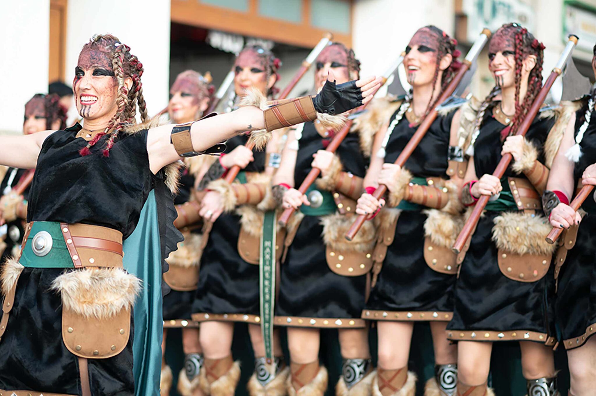 moros i cristians en albaida maquillage preparació entrada 9 octubre muntanyesos filaes
