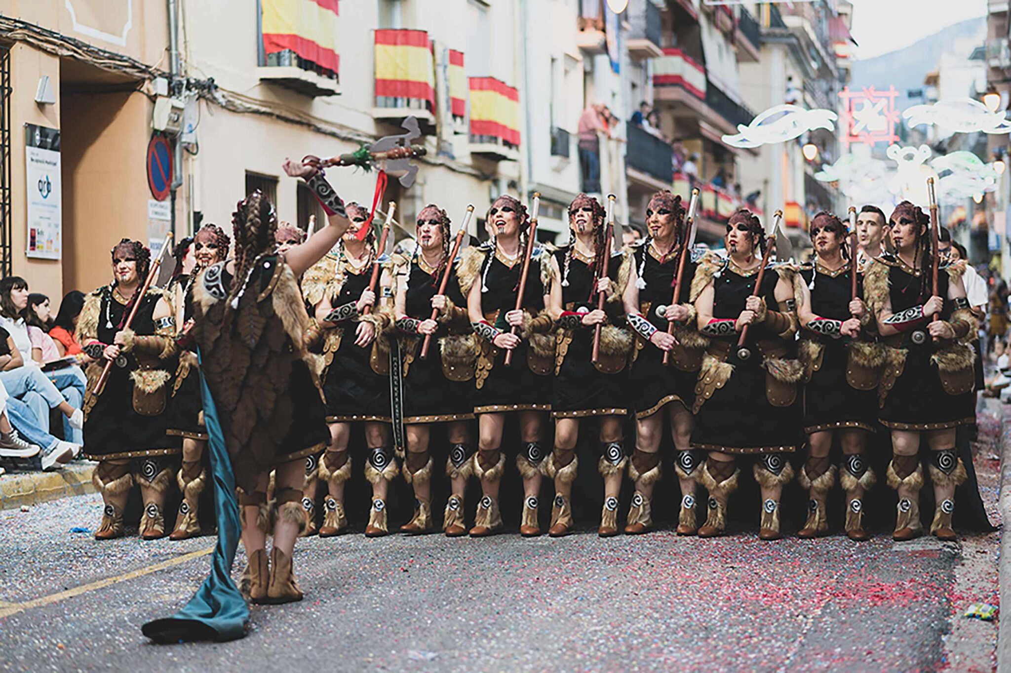 moros i cristians en albaida maquillage preparació entrada 9 octubre