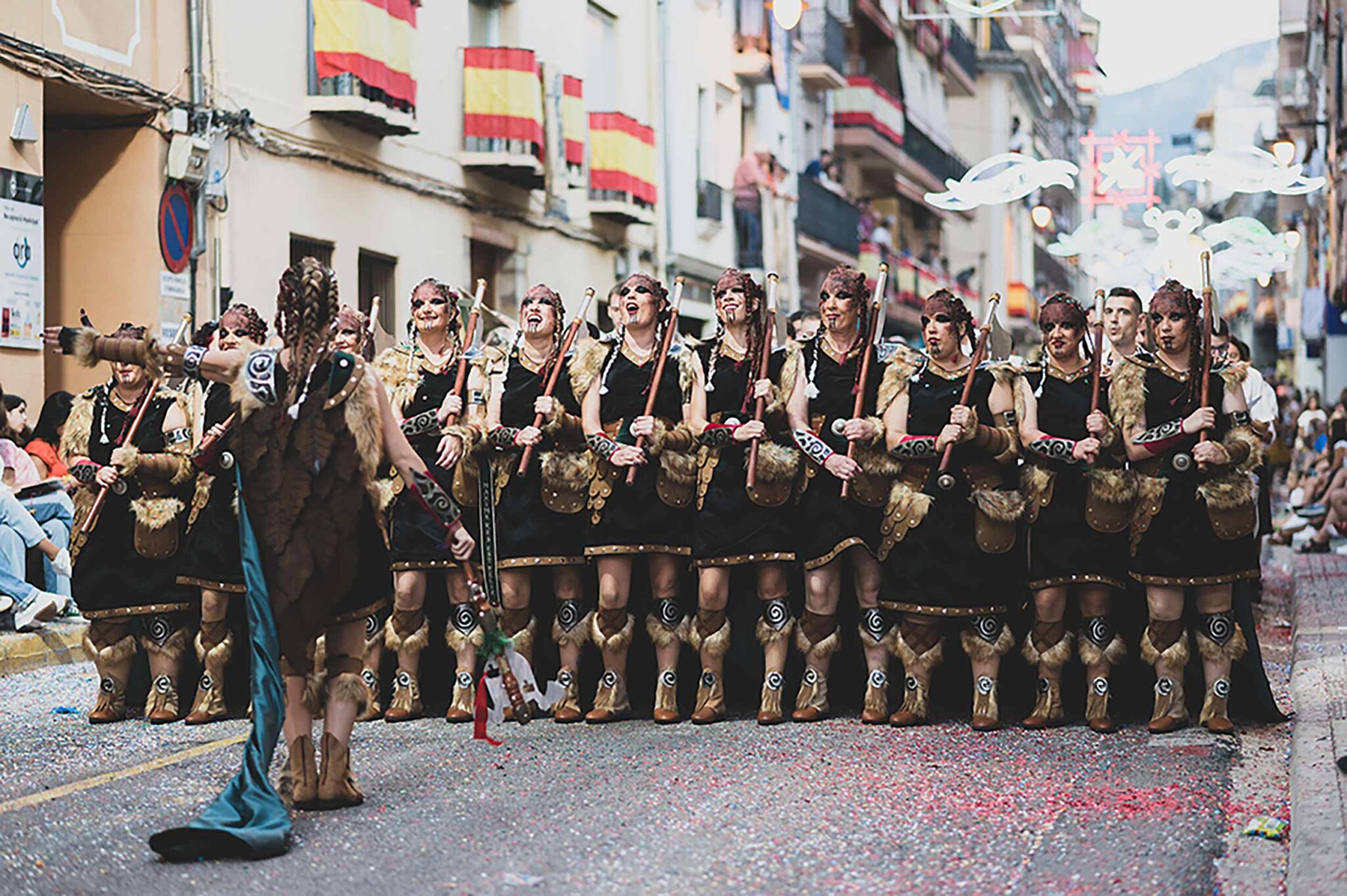 moros i cristians en albaida maquillage preparació entrada 9 octubre
