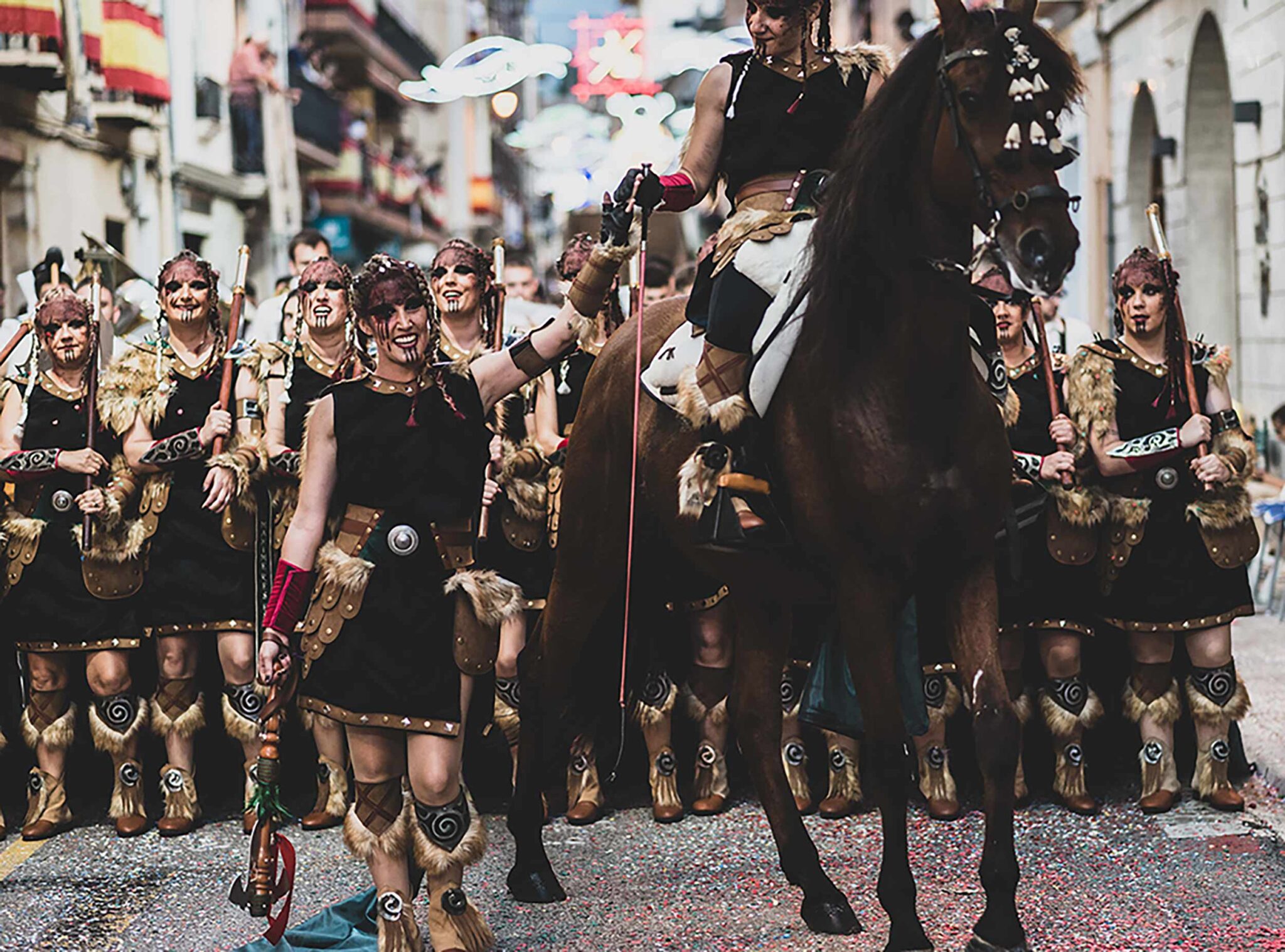 moros i cristians en albaida maquillage preparació entrada 9 octubre