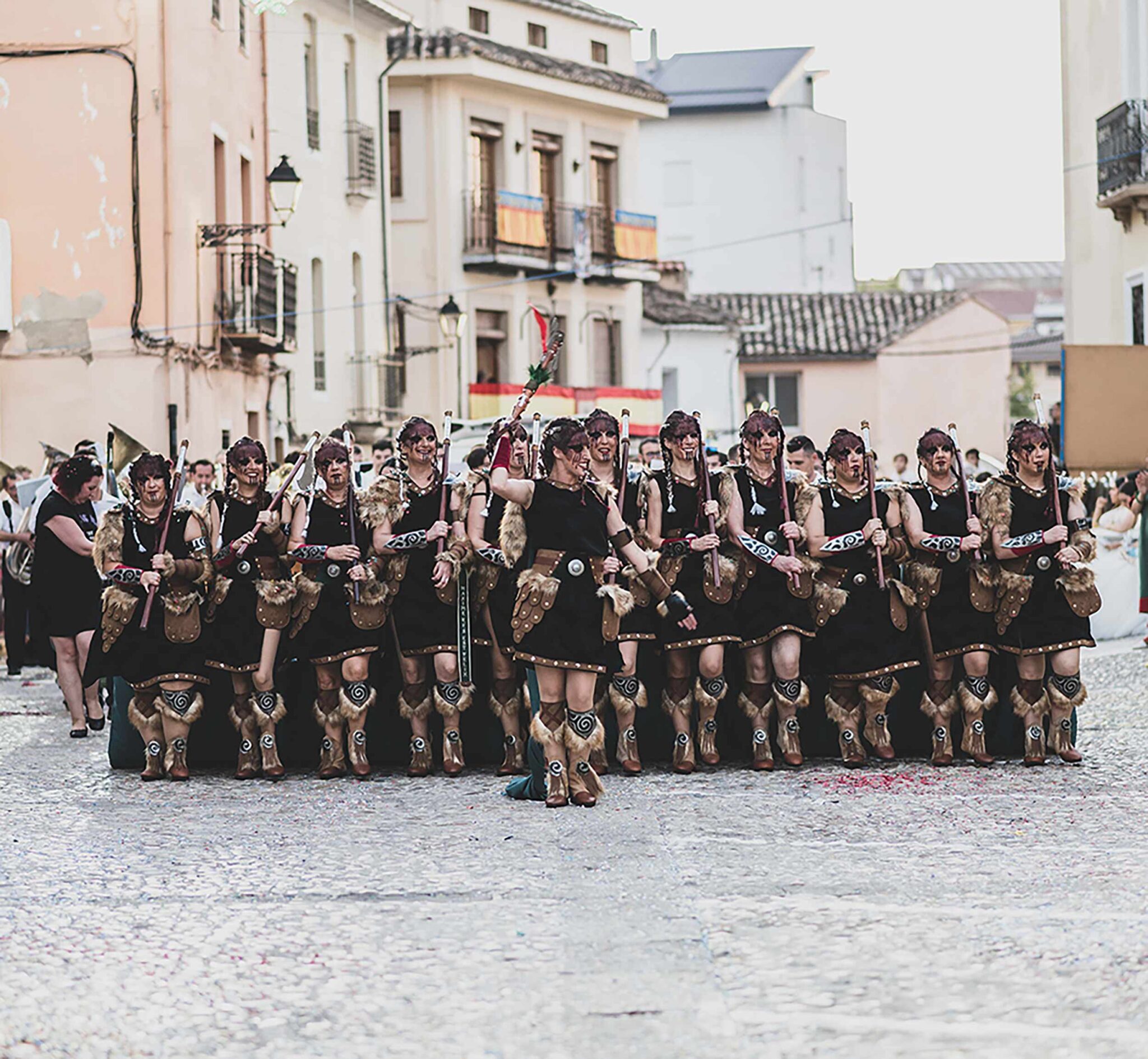 moros i cristians en albaida maquillage preparació entrada 9 octubre
