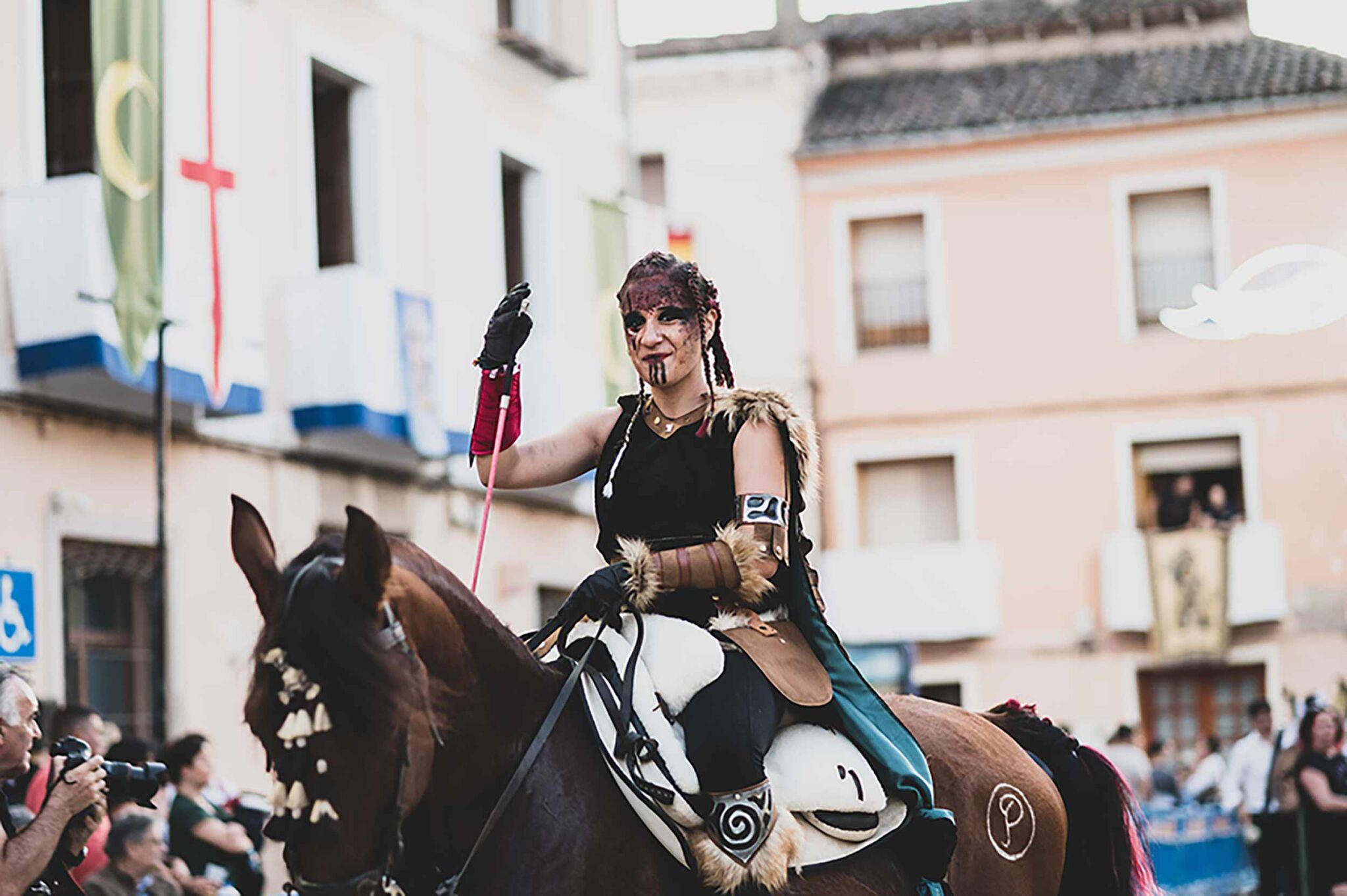 moros i cristians en albaida maquillage preparació entrada 9 octubre