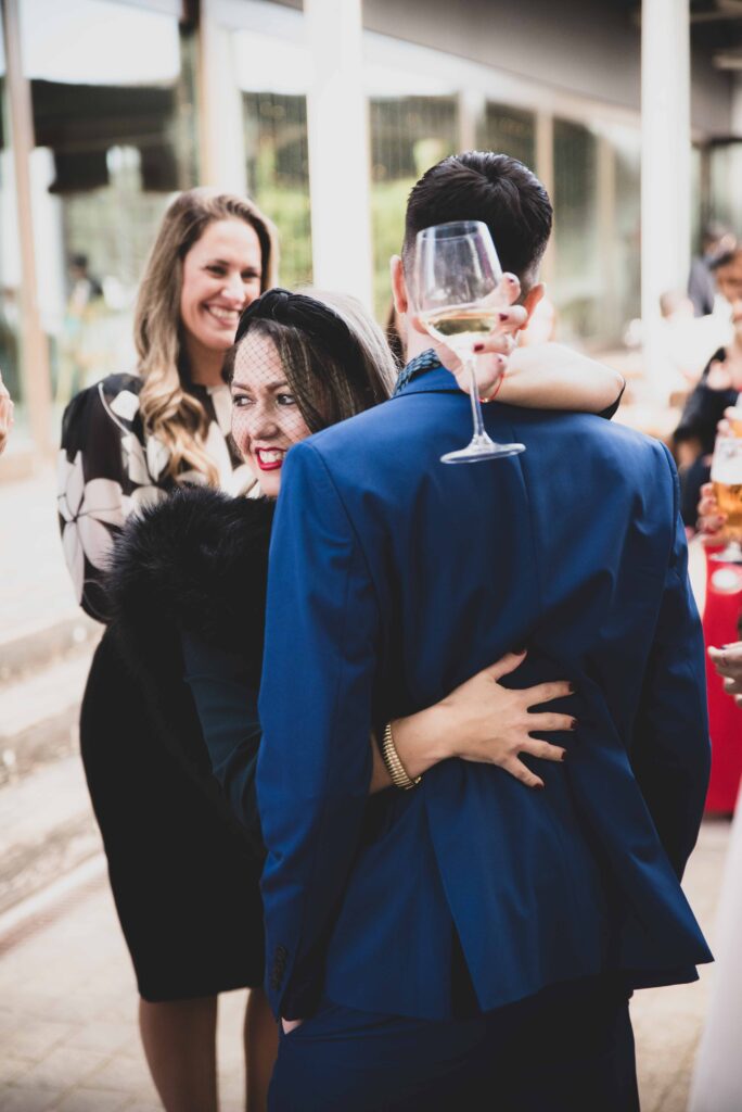 miradas de complejidad en amigos coctel bodas en albaida